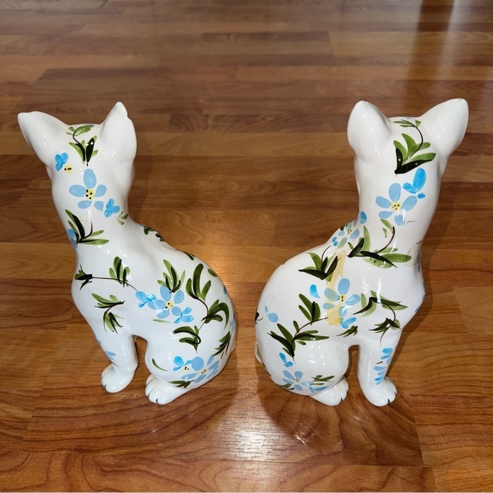 VINTAGE LEFTON'S FIGURINES WHITE KITTENS CATS WITH VINING BLUE FLORALS PLZ READ - Picture 3 of 15
